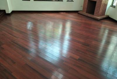 5 Bed Townhouse with En Suite in Lavington - 2