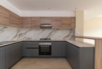 2 Bed Apartment with En Suite in Riverside