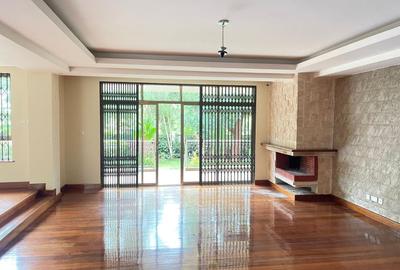 5 Bed Villa with En Suite in Lavington