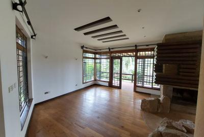 5 Bed House with En Suite at Lake View - 4