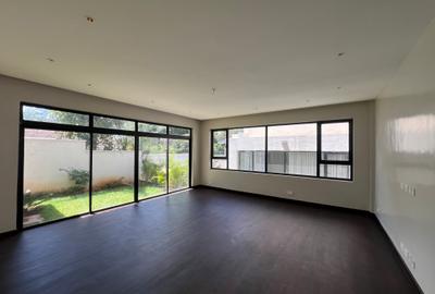 5 Bed Townhouse with En Suite at Manyani Cl - 3