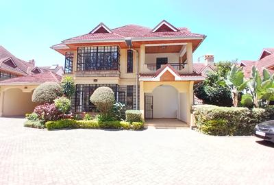 5 Bed Townhouse with En Suite at Lavington - 2