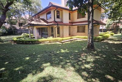 5 Bed House with En Suite in Runda