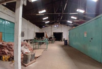 7,000 ft² Warehouse with Backup Generator in Industrial Area - 2