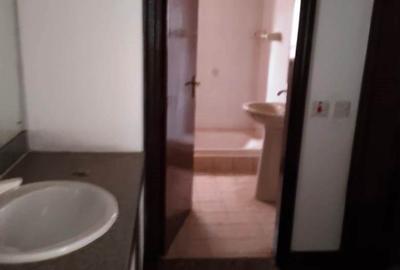 3 Bed Apartment with En Suite in Westlands Area - 4