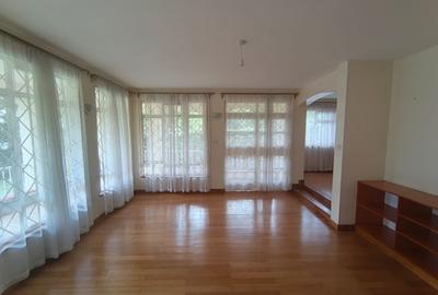 4 Bed House with En Suite in Runda - 2
