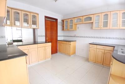 3 Bed Apartment with En Suite at Valley Arcade - 4