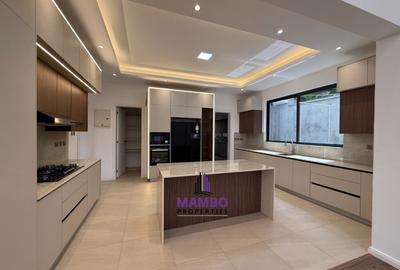 5 Bed Townhouse with En Suite at Lavington - 4