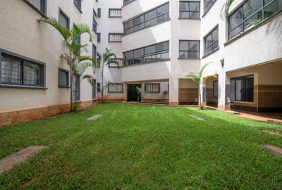 3 Bed Apartment with En Suite in Rhapta Road