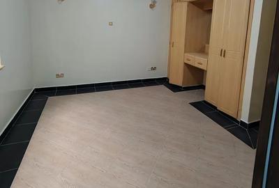 3 Bed Apartment with En Suite in Kileleshwa - 4