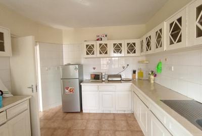 2 Bed Apartment with En Suite at Near Sarit Centre - 4