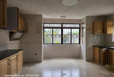5 Bed Townhouse with En Suite in Lower Kabete