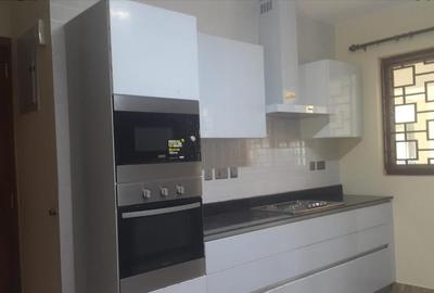 5 Bed Townhouse with En Suite in Lavington