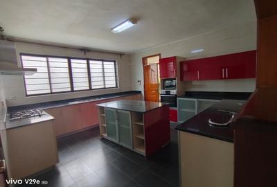 5 Bed Townhouse with En Suite at Lavington - 2