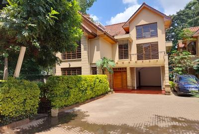 5 Bed Townhouse with En Suite at Off Convent Drive 44