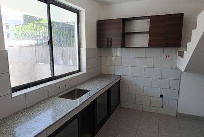 4 Bed Townhouse with En Suite at Off Links Road - 3