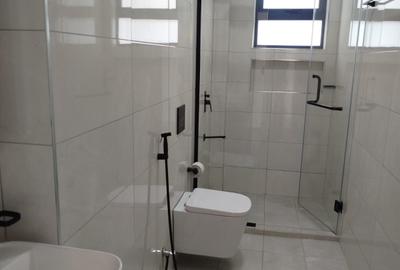 3 Bed Apartment with En Suite in Brookside - 2