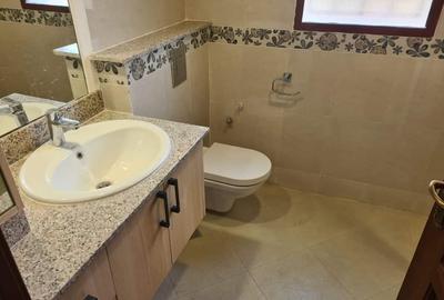 5 Bed Townhouse with En Suite in Westlands Area