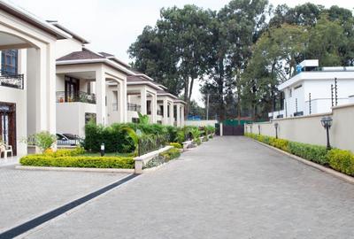 5 Bed House with En Suite in Lavington