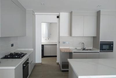 Serviced 3 Bed Apartment with En Suite in Riverside