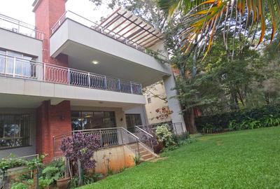 5 Bed Townhouse with En Suite at Lavington Green - 3