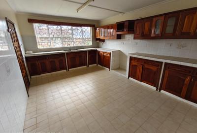 5 Bed House with En Suite at Lavington Green - 4