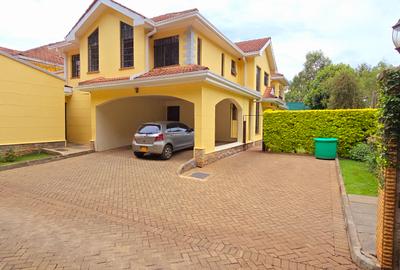 4 Bed Townhouse with En Suite at Lavington Green