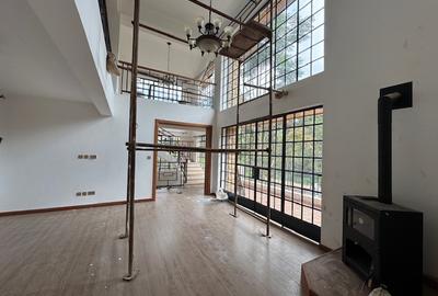 4 Bed Villa with En Suite in Rosslyn - 2