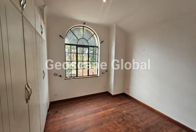5 Bed House with En Suite in Runda