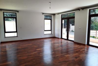 5 Bed Townhouse with En Suite in Lavington