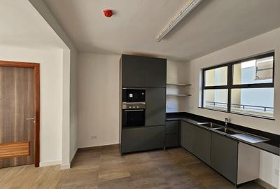 4 Bed Apartment with En Suite in Rosslyn - 3