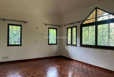 5 Bed Townhouse with En Suite in Rosslyn - 2