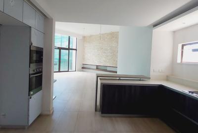 5 Bed Villa with Gym in Lavington