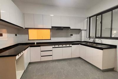 4 Bed Apartment with En Suite in Westlands Area - 3