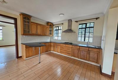 3 Bed House with En Suite in Lavington