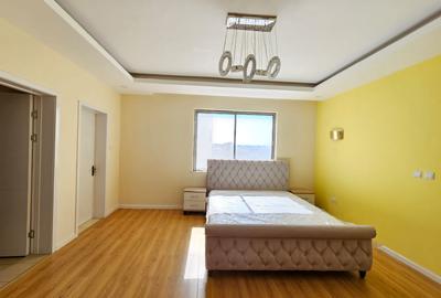 5 Bed Apartment with En Suite in Brookside