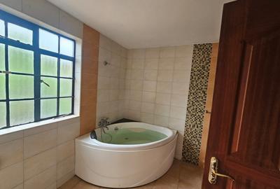 5 Bed House with En Suite in Lavington - 2