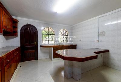 5 Bed Townhouse with En Suite in Riverside - 3