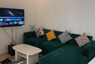 Serviced 1 Bed Apartment with En Suite at Sunset Paradise - 4