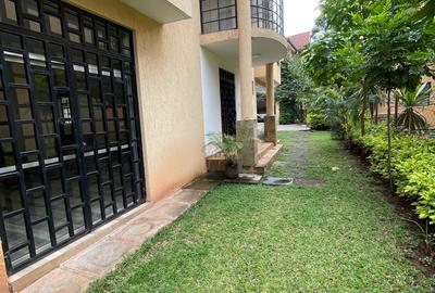 5 Bed Townhouse with En Suite in Kyuna