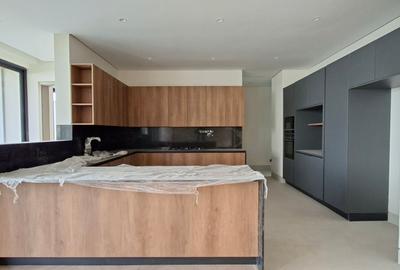 5 Bed House with En Suite at Off Grevillea Grove - 3