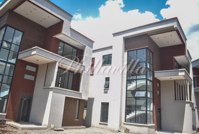 5 Bed Townhouse with En Suite in Lavington