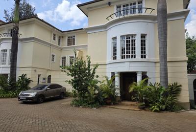 4 Bed Townhouse with En Suite in Spring Valley - 2