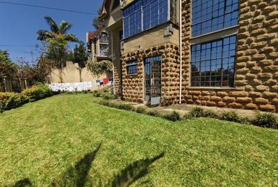 5 Bed Townhouse with En Suite in Lavington - 3