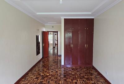 4 Bed Townhouse with En Suite in Lavington - 2