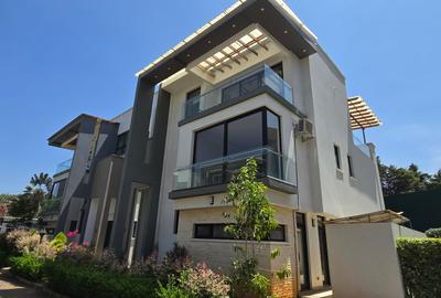 4 Bed Townhouse with En Suite at Lavington Green - 2