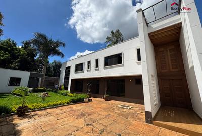 6 Bed Villa with En Suite in Runda - 3