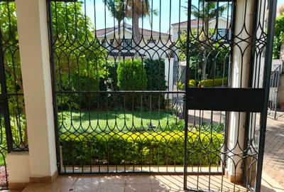 5 Bed House with En Suite at Brookside