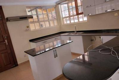 4 Bed Townhouse with En Suite in Brookside - 2