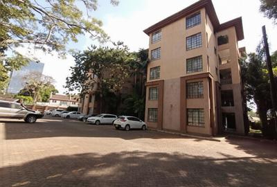 Serviced 2 Bed Apartment with En Suite in Brookside